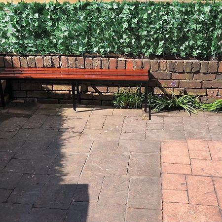 An Extra Large Room With Patio & Own Front Entrance Rotherham Rawmarsh Bagian luar foto