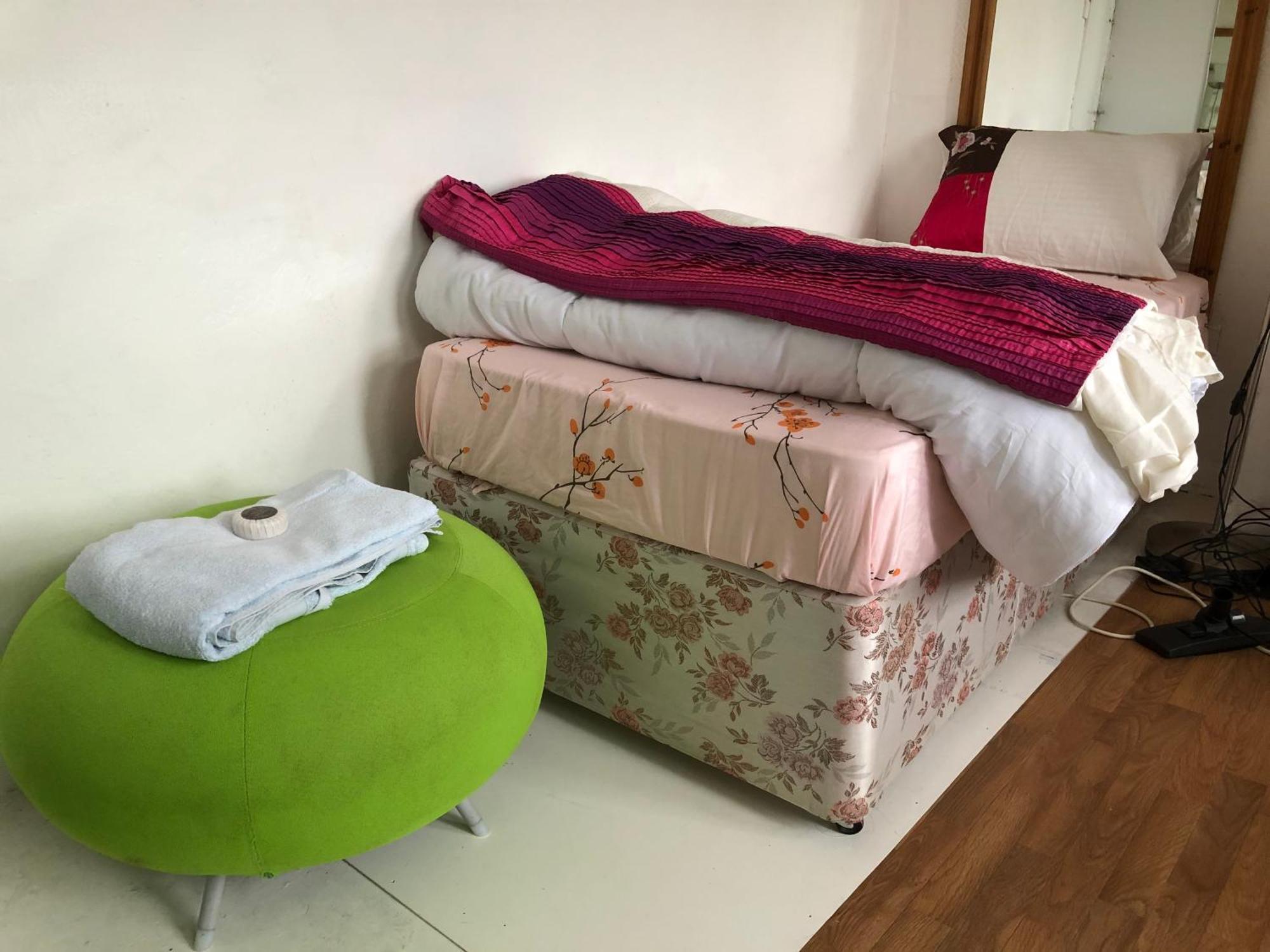 An Extra Large Room With Patio & Own Front Entrance Rotherham Rawmarsh Bagian luar foto